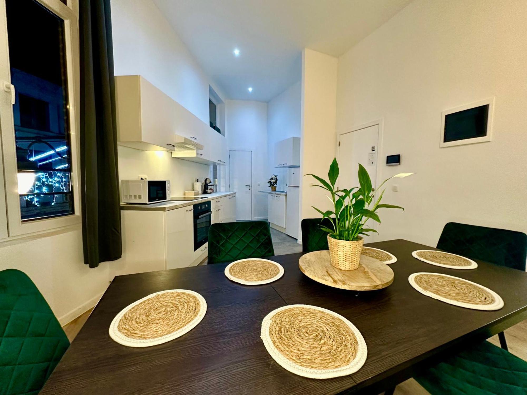 Luxury Suites Mons By Rikas Hotels Экстерьер фото