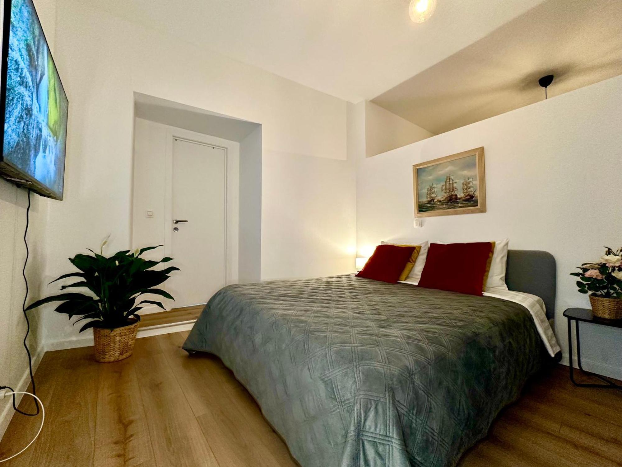Luxury Suites Mons By Rikas Hotels Экстерьер фото