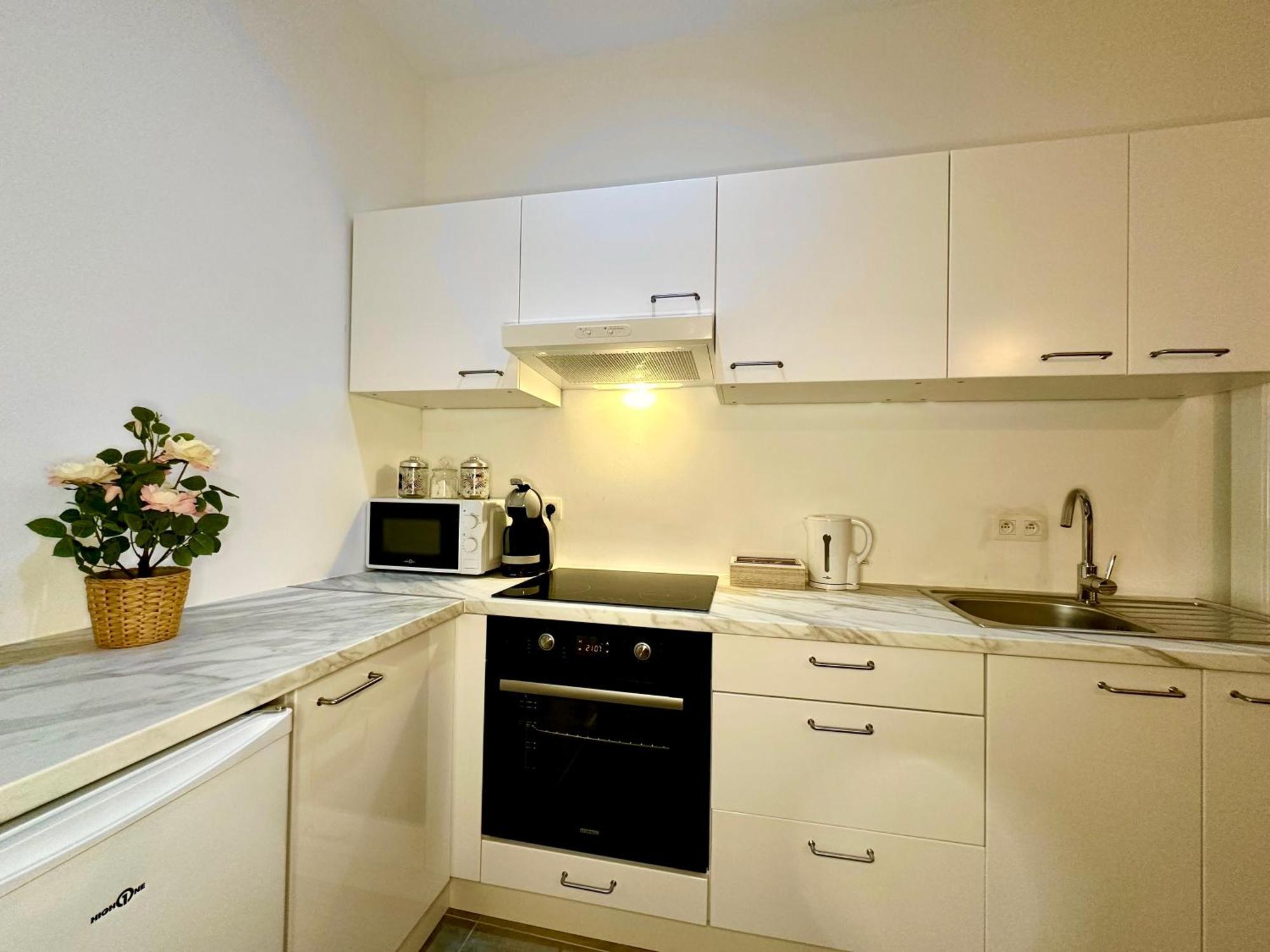 Luxury Suites Mons By Rikas Hotels Экстерьер фото